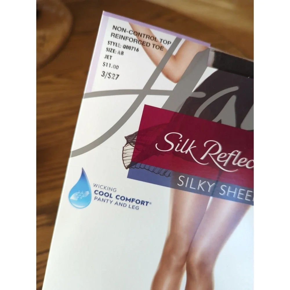 Vintage New Hanes Silk Reflections Silky Sheer Pantyhose‎ Size AB Jet Black